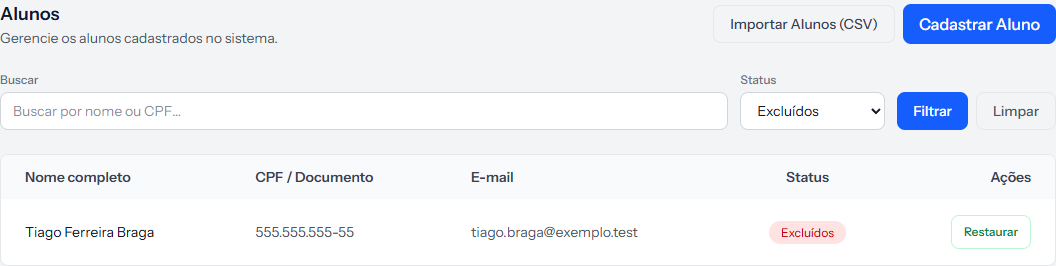 Student list with the search box, the status filter set to Excluídos, and one row with a Restaurar button